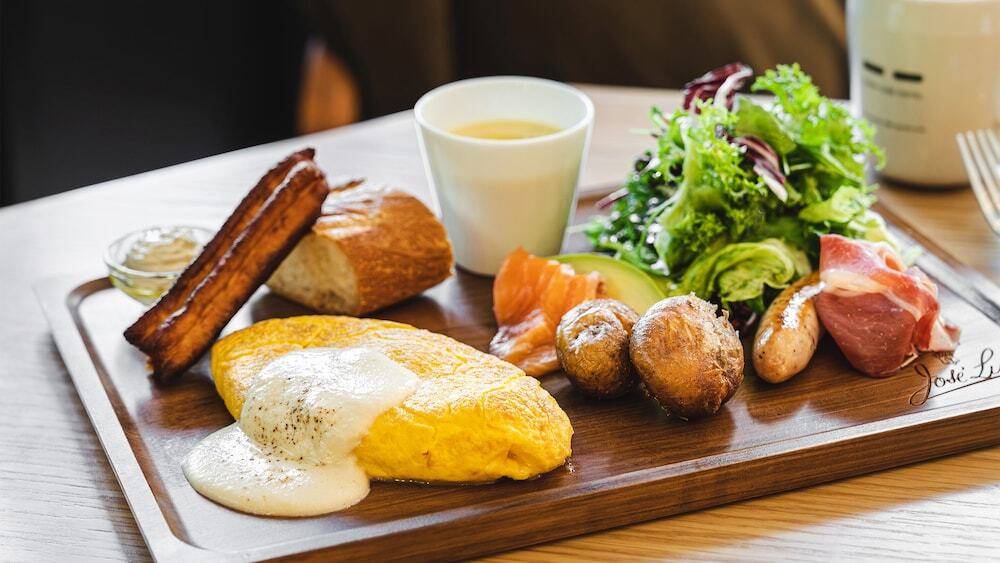 スペイン風朝食で
優雅なモーニング / 1