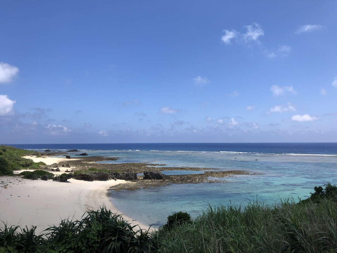 サンゴ礁の海に囲まれた絶好のロケーション。「くじら岬」に佇む宿3461314