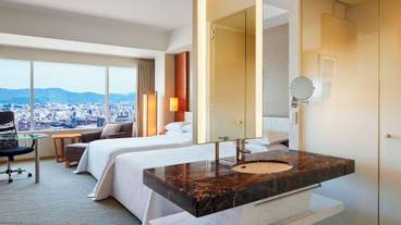 クラブルーム ダブルベッド2台 / 4