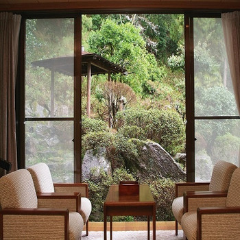 どっしりとした総欅造りの長屋門が魅力の日本旅館4022877