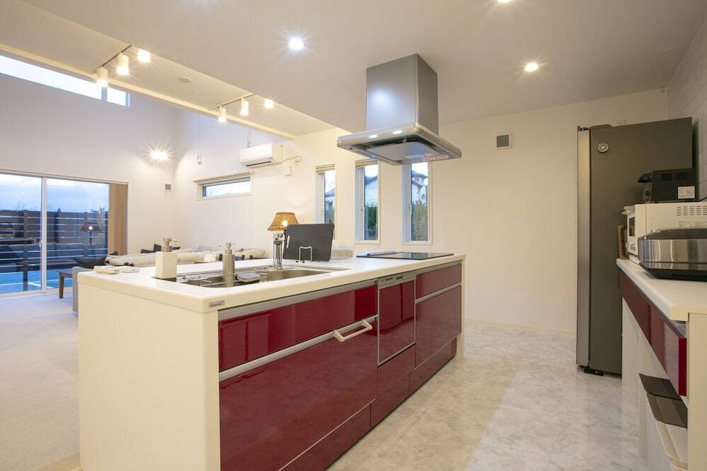 まるで我が家。湖畔の貸別荘で暮らすように泊まる3404592