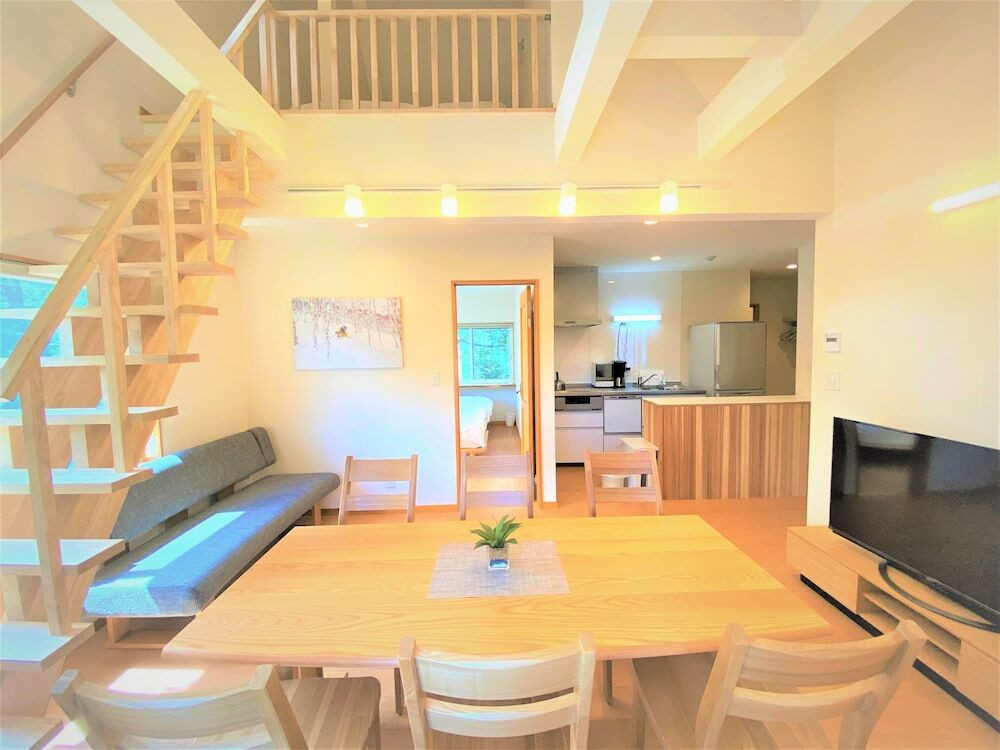 客室内のダイニングエリア