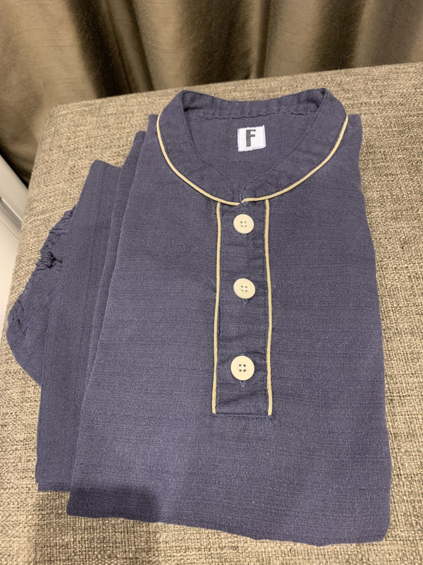 部屋着は上下に分かれたパジャマタイプ。好感度高い！