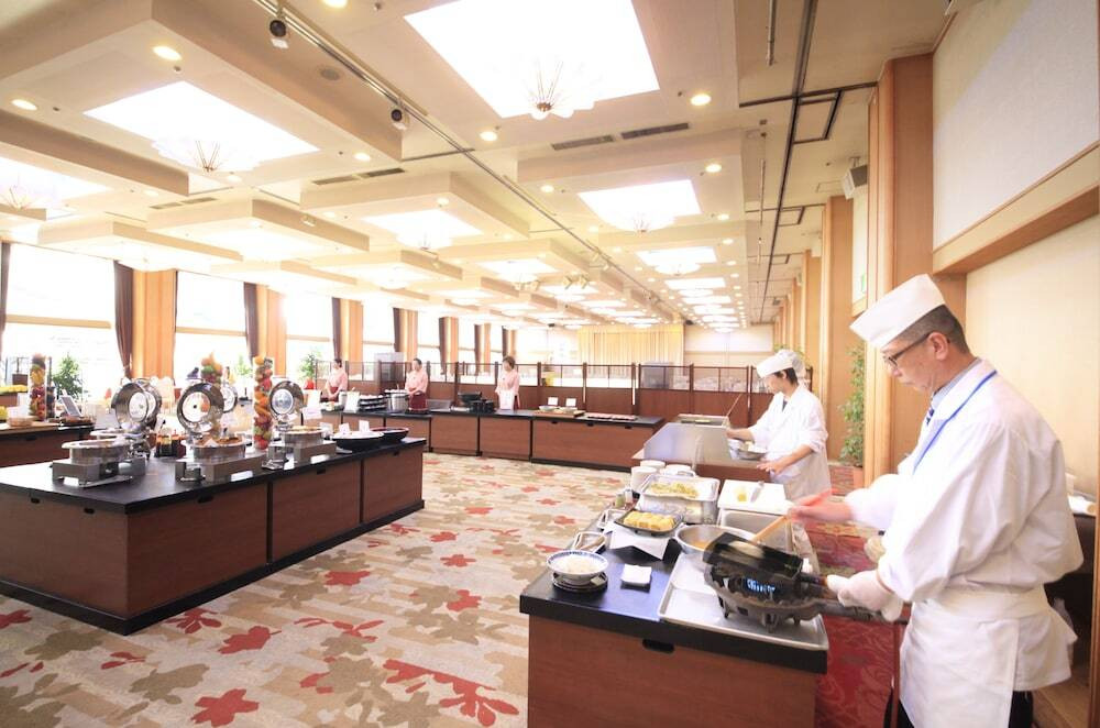 4. 温泉三昧の休日を楽しめる「舌切雀のお宿 ホテル磯部ガーデン」4084548