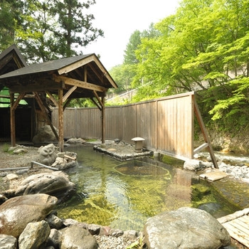 6.雄大な山を臨むカヌー体験「源泉掛流しの湯めぐりテーマパーク 龍洞」3906486