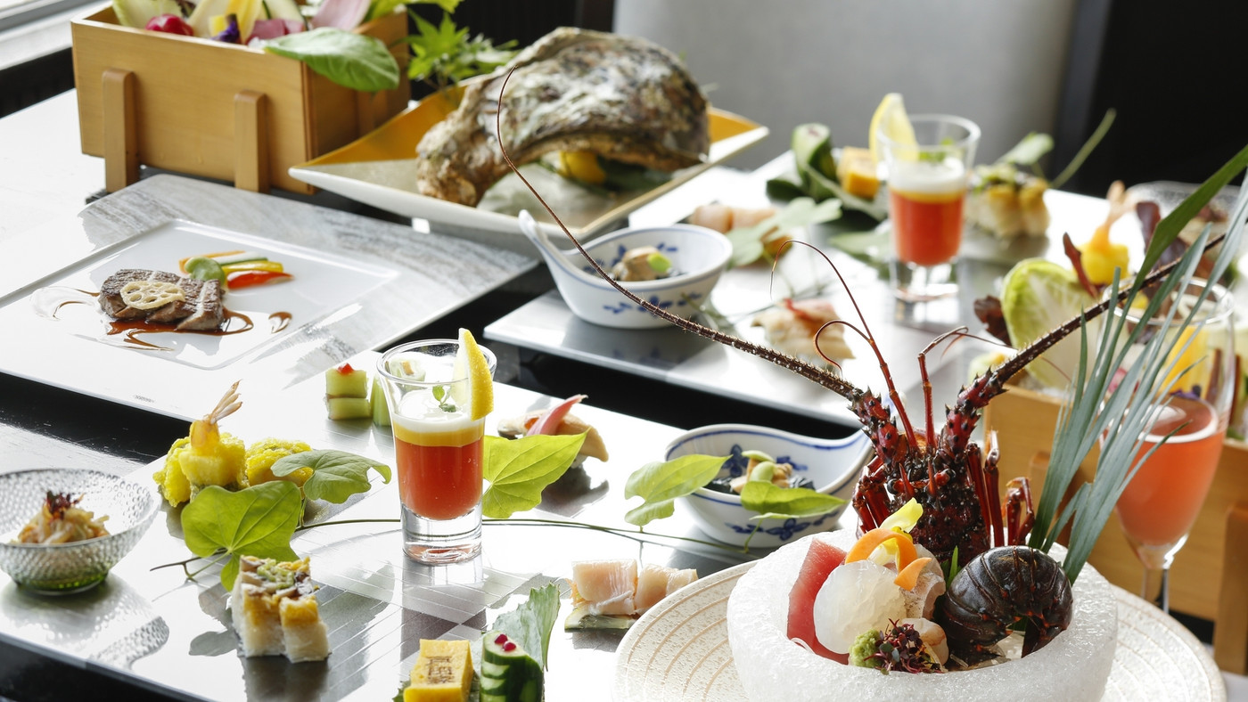 回転展望レストランで絶景と伊勢海老を♪3390284