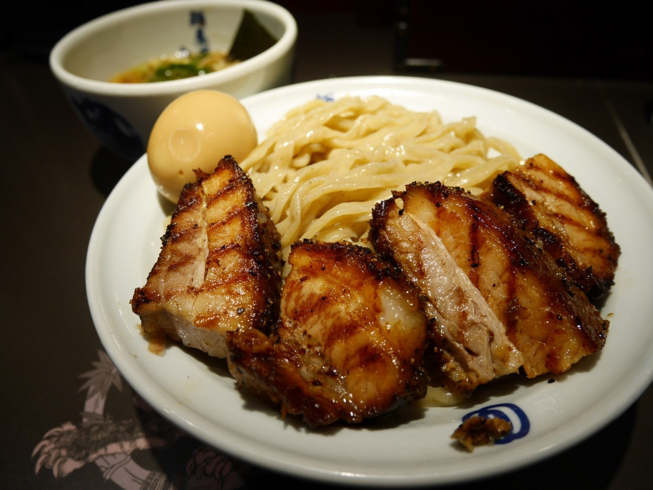 風味豊かな魚介スープで食べる胡椒つけ麺1615608