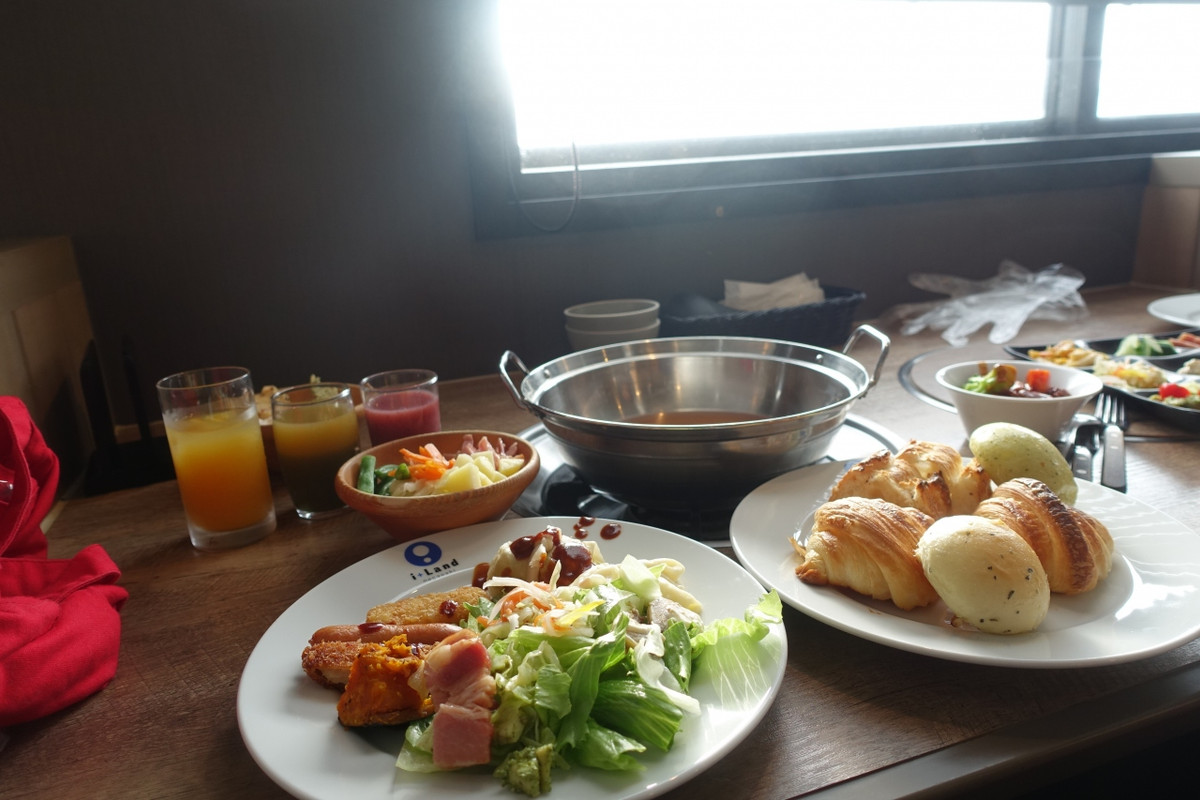 朝ごはんは海の見えるレストランで