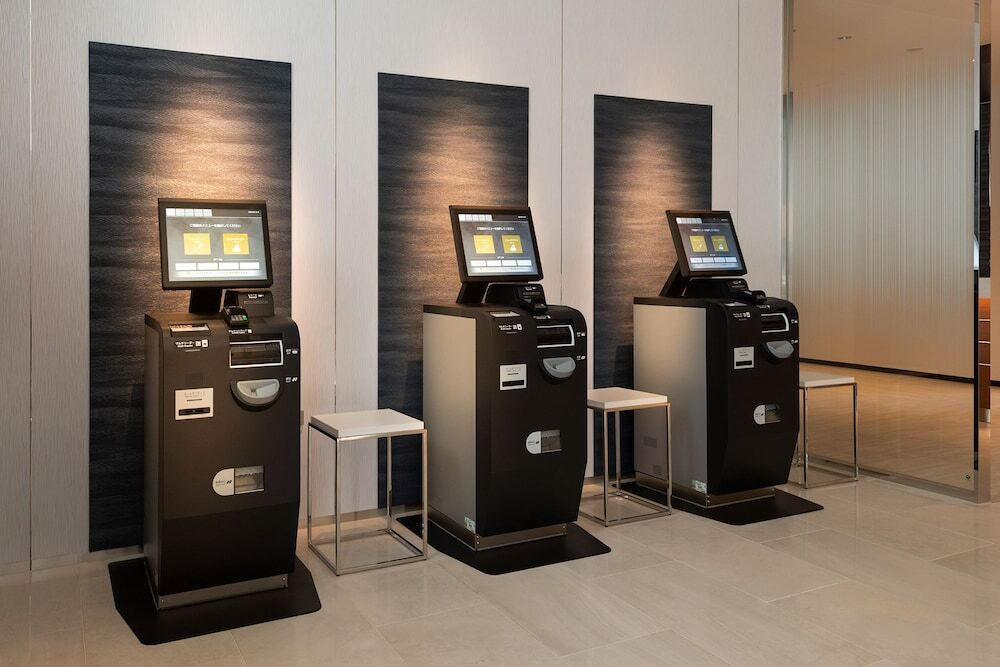 チェックイン / チェックアウト キオスク