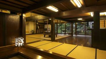 内部エントランス / 2