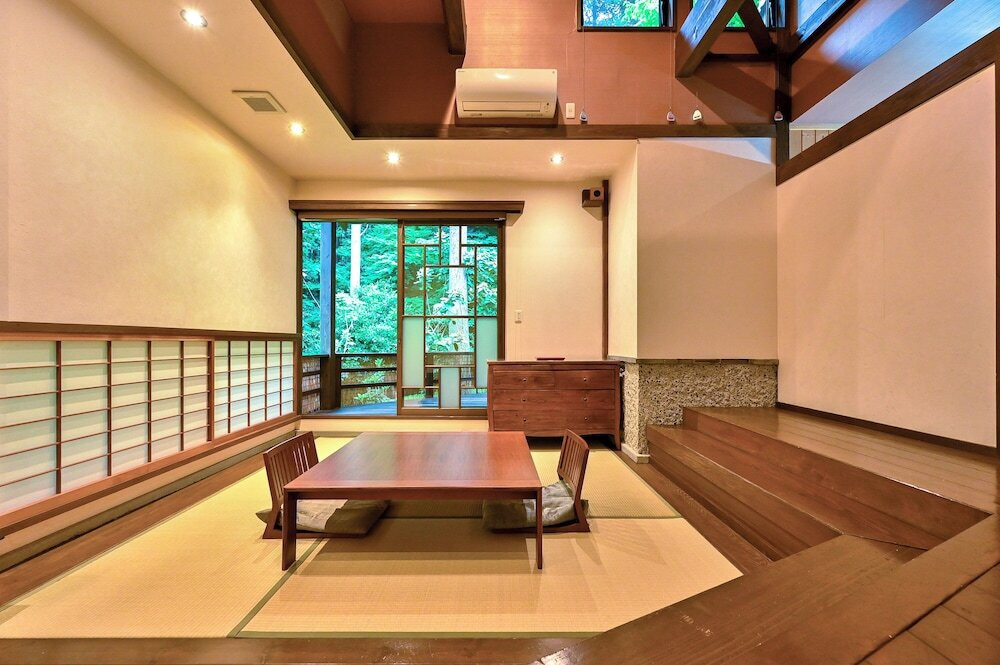 森林ビュー「瑠璃」　リビング