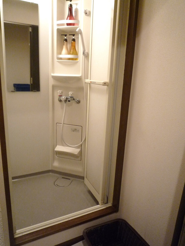 ユニットシャワーは狭い？