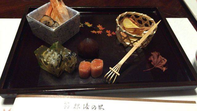 お部屋でいただく
月替わりの会席 / 3