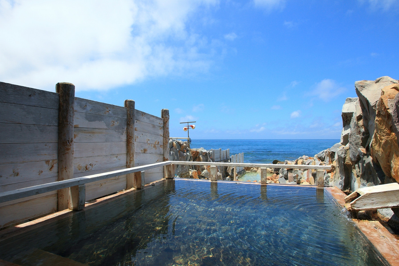【崎の湯】波がもうそこまで！癒しと迫力がコラボした絶景温泉2085604