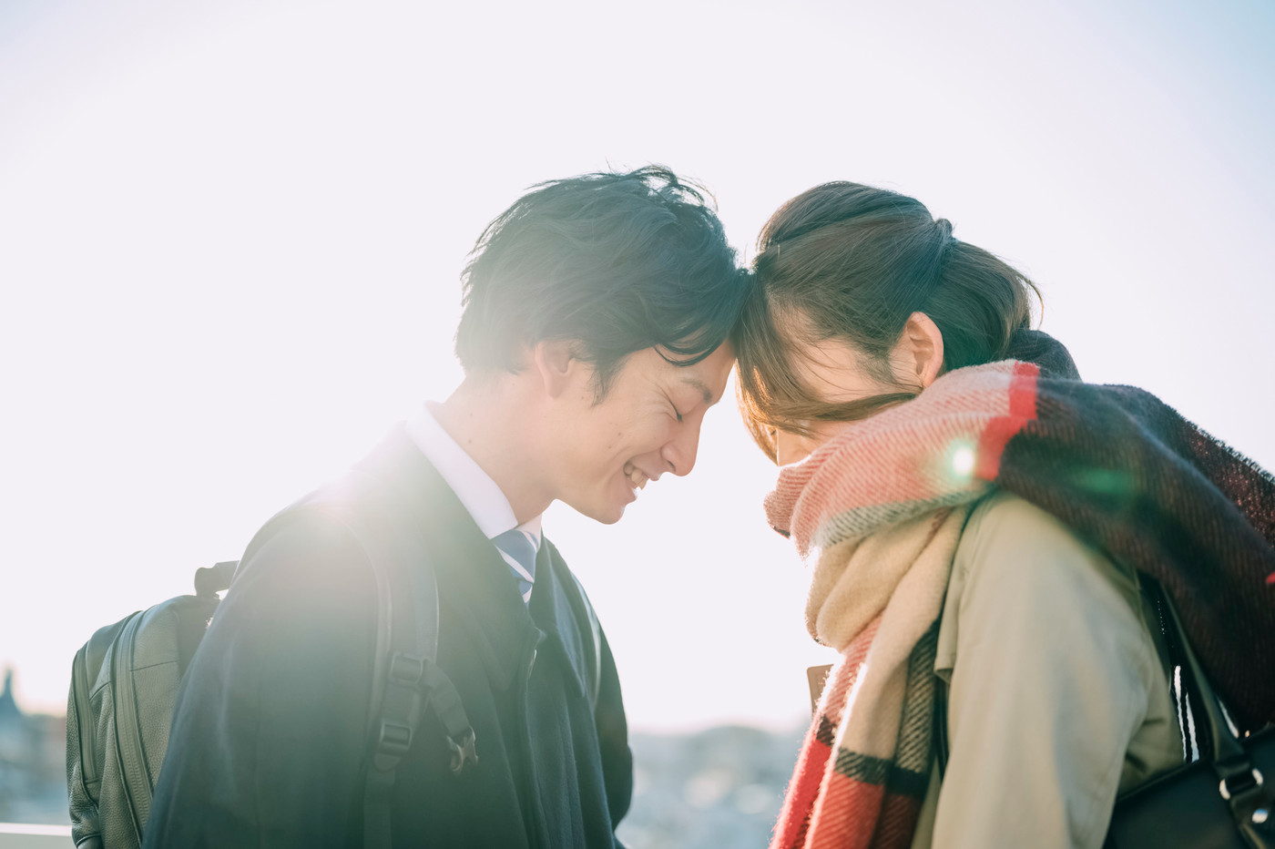 屋上にいるカップル