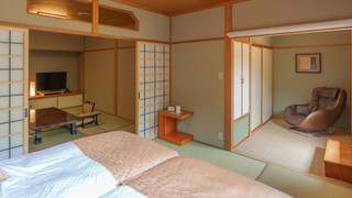 [2階和室] 源泉掛流し露天風呂+半露天風呂+個別庭園