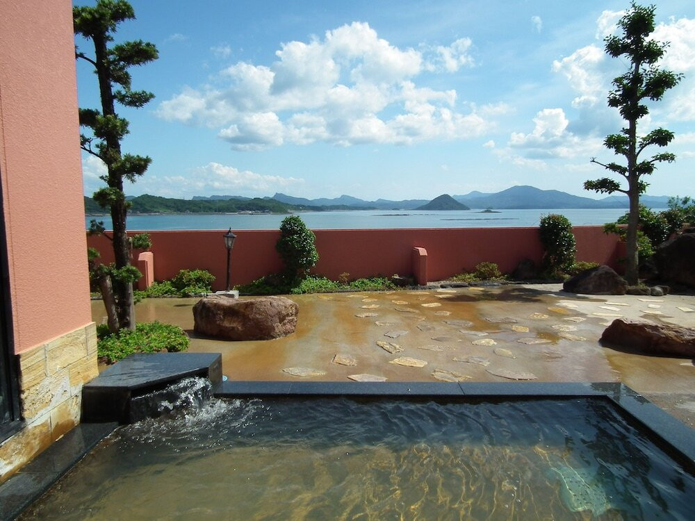 オーシャンビューに⼼癒される温泉リゾートホテル3925308