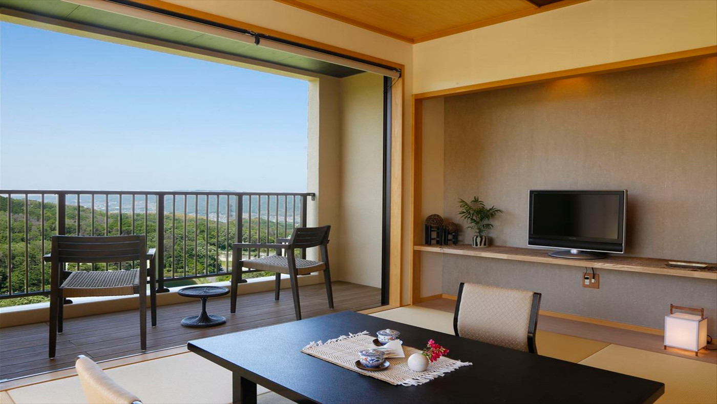 6. 信貴山の雄大な景色をふたり占めできる「柿本家」3564700