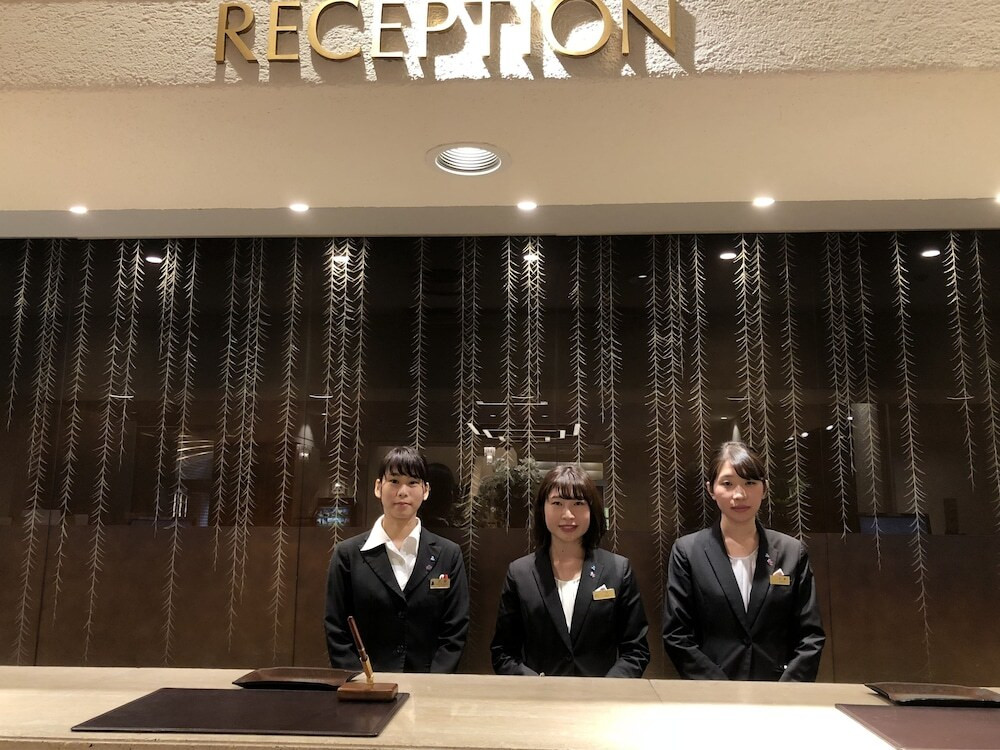 チェックイン / チェックアウト キオスク