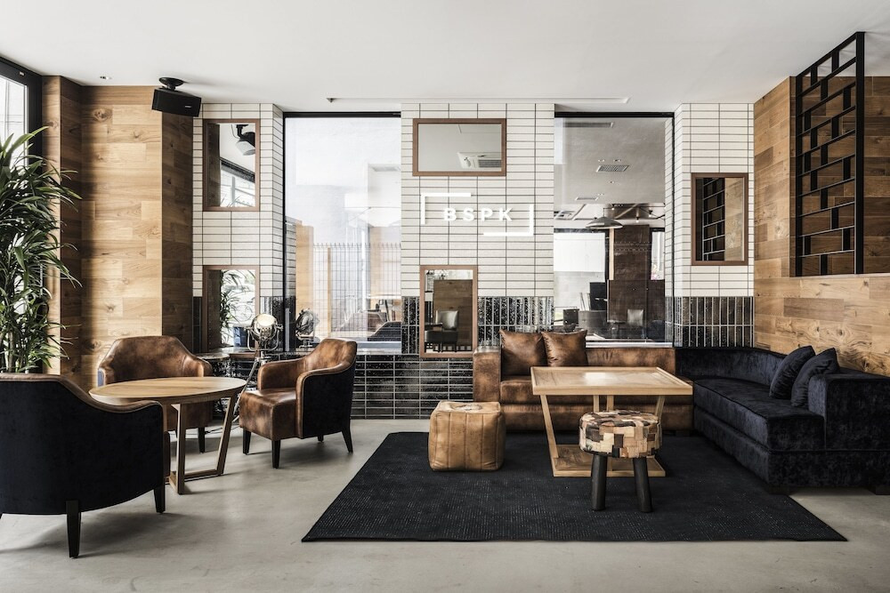 にぎやかな心斎橋から、スタイリッシュなホテルへワープ4261211