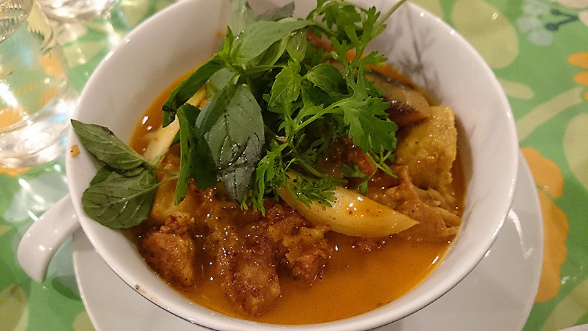 「THI THI」料理 703407 鳥肉ココナッツカレー