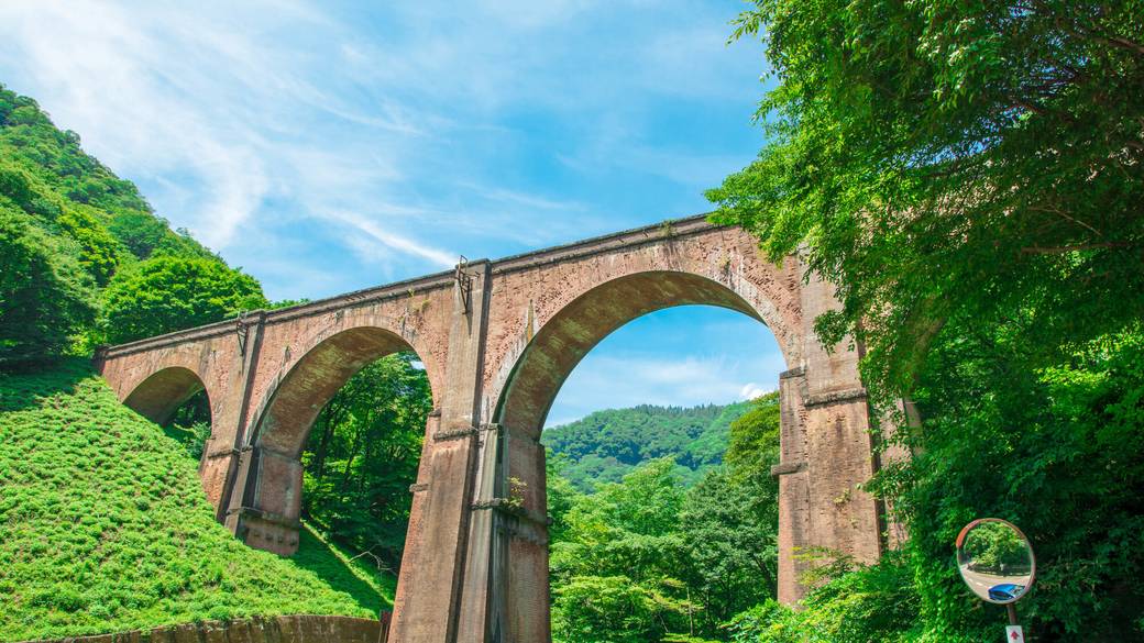 レンガ造りが美しい
「めがね橋」へ / 1