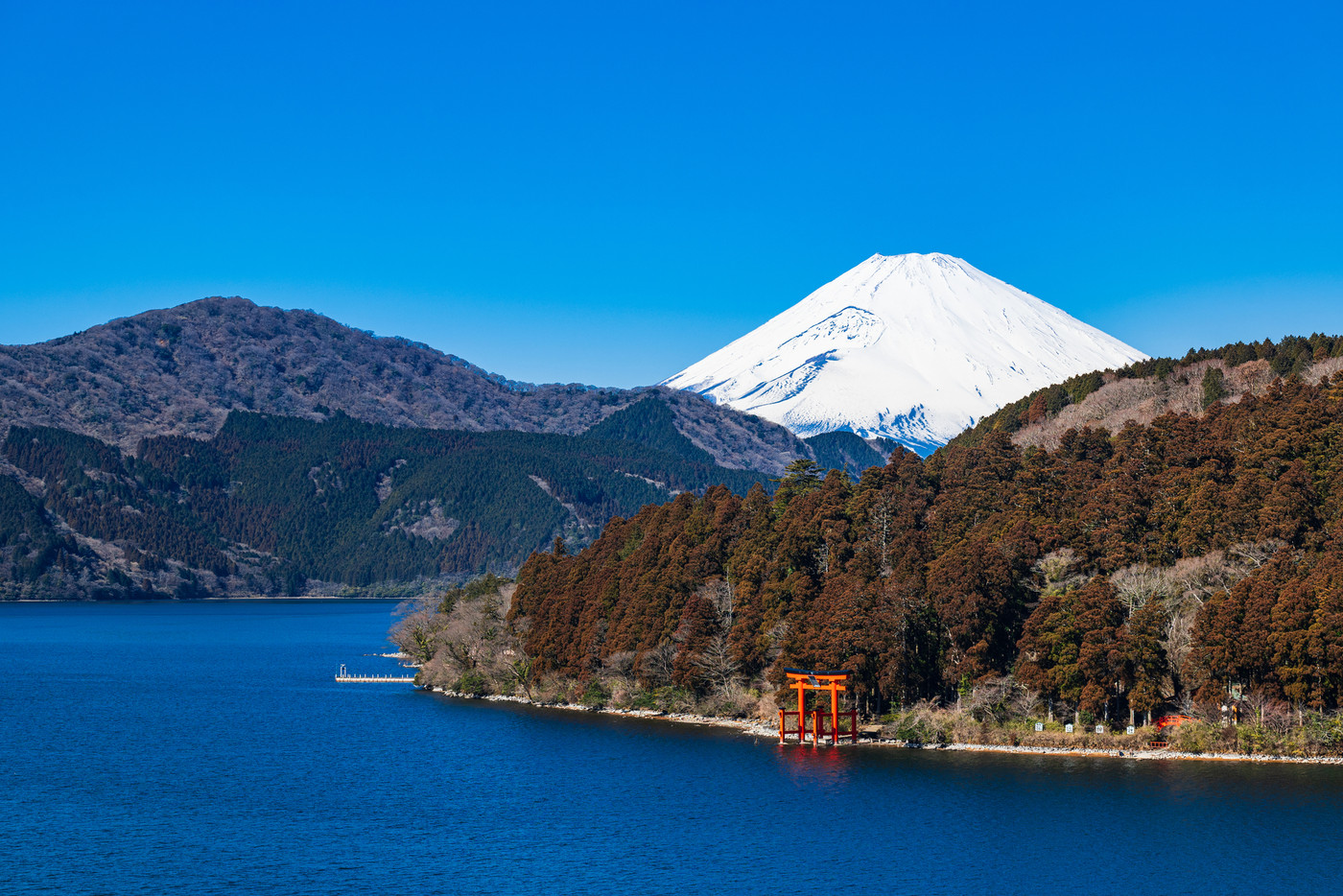芦ノ湖と富士山　冬景