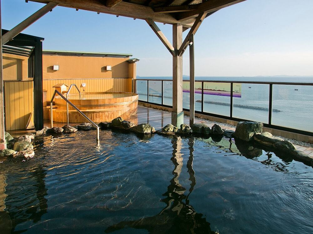 「伏見の湯」の岩露天風呂②