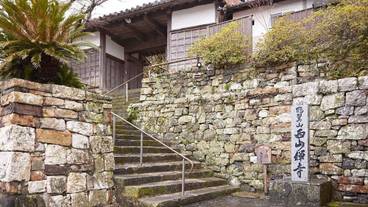 施設の入り口 / 16