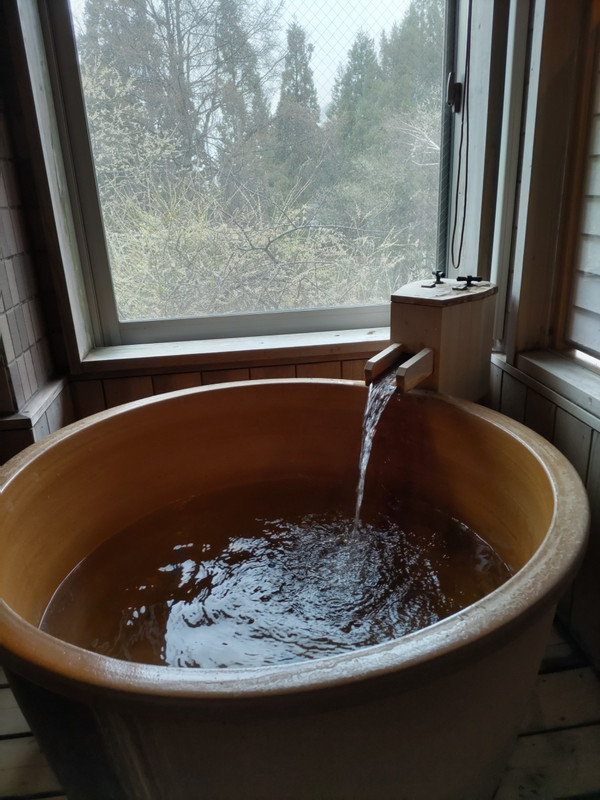 客室の温泉付き半露天風呂