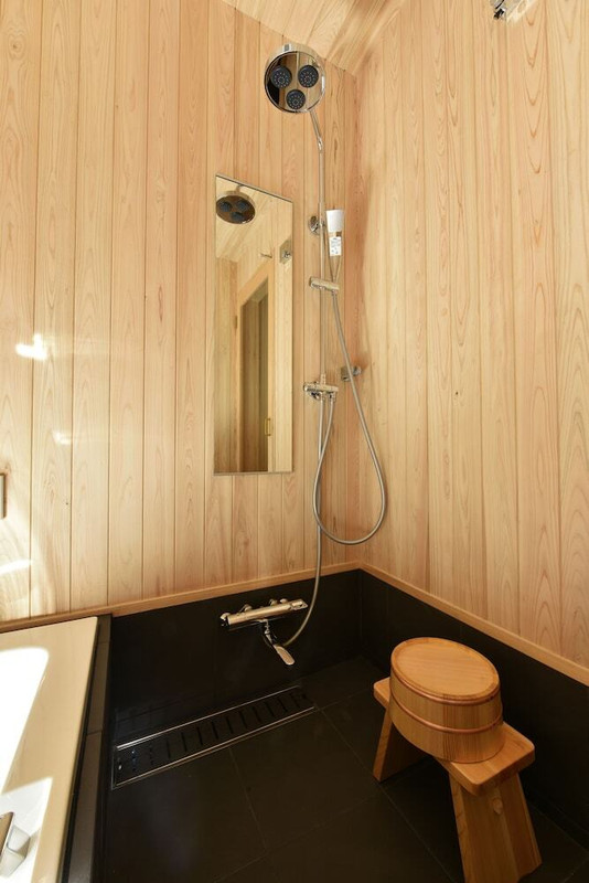 バスルームのシャワー