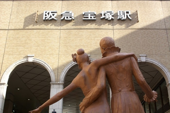 宝塚歌劇を本拠地「宝塚大劇場」で観てみたい！3382674