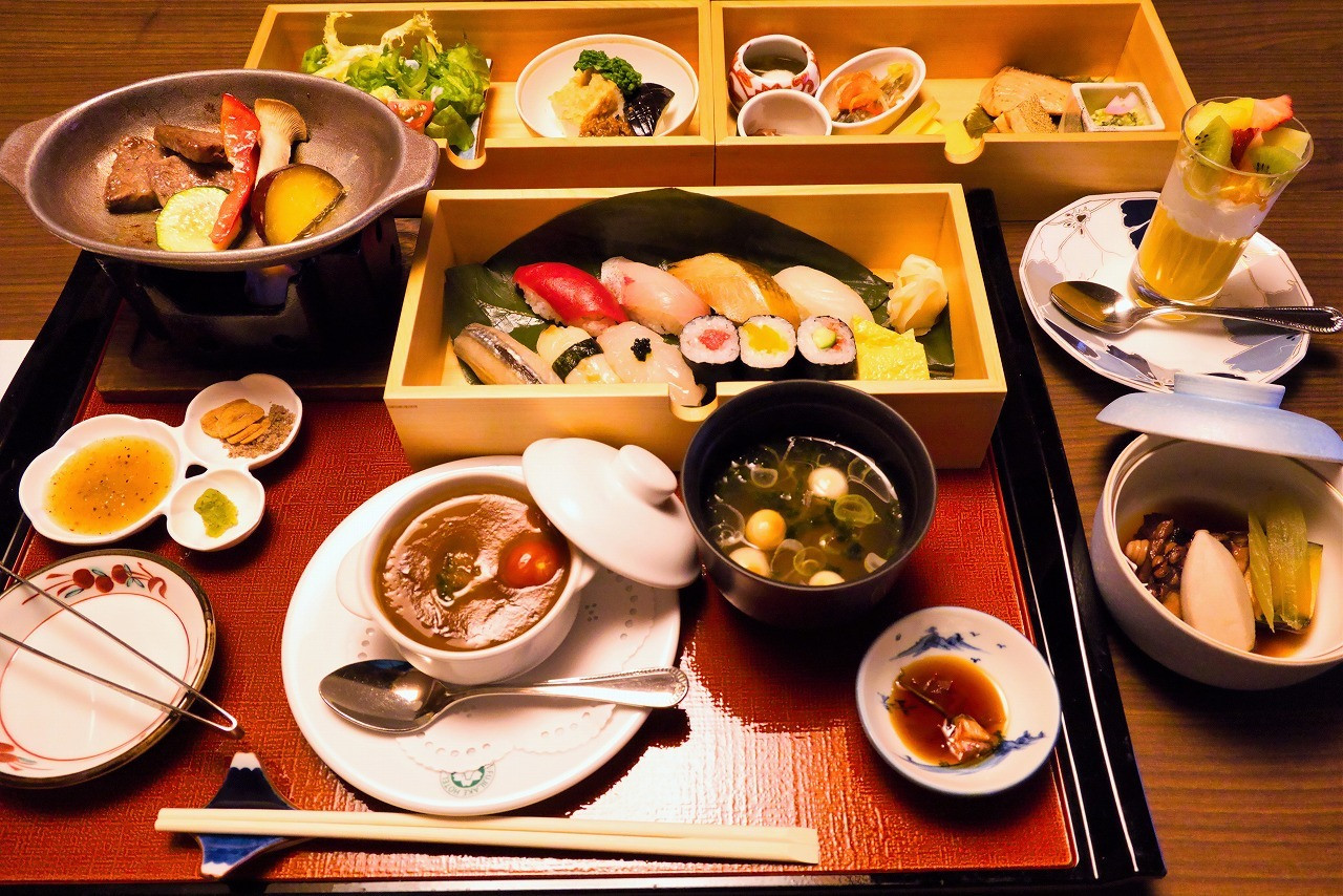 湖畔を望むプールでのんびりと♪夕食は会席料理に舌鼓3952305