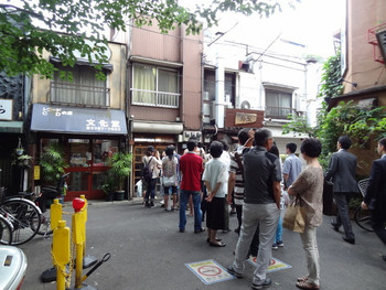 「川二郎」外観 689934 開店前です