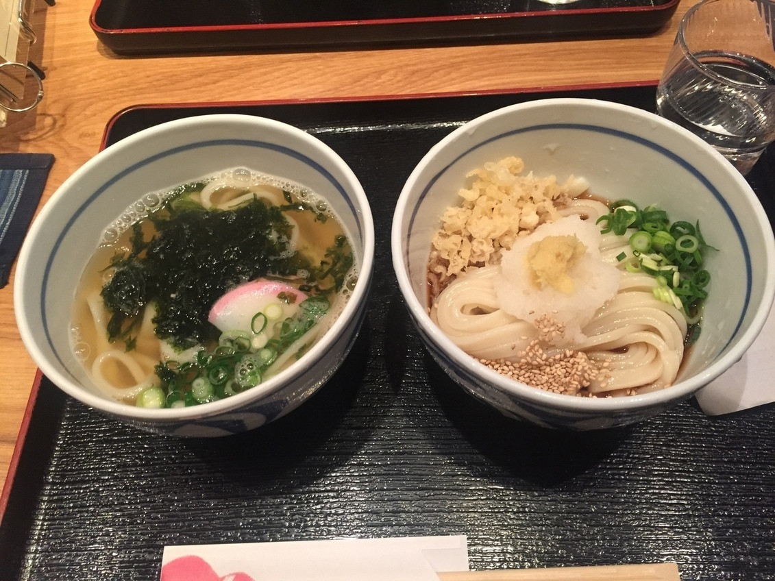 「讃岐饂飩 根の津」料理 573930 温・冷2種うどん 870円