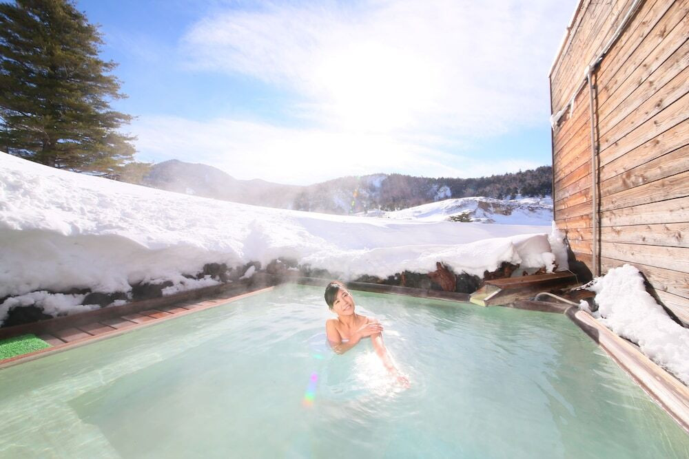 6.憧れの乳白色雪見風呂のご褒美旅！「万座温泉　万座ホテル聚楽（じゅらく）」3479825