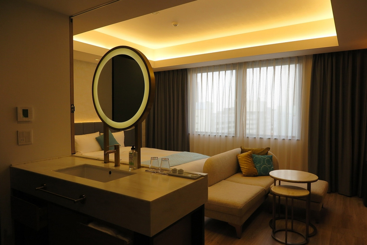 デラックス+フロアのキングルーム、クッションに有松絞