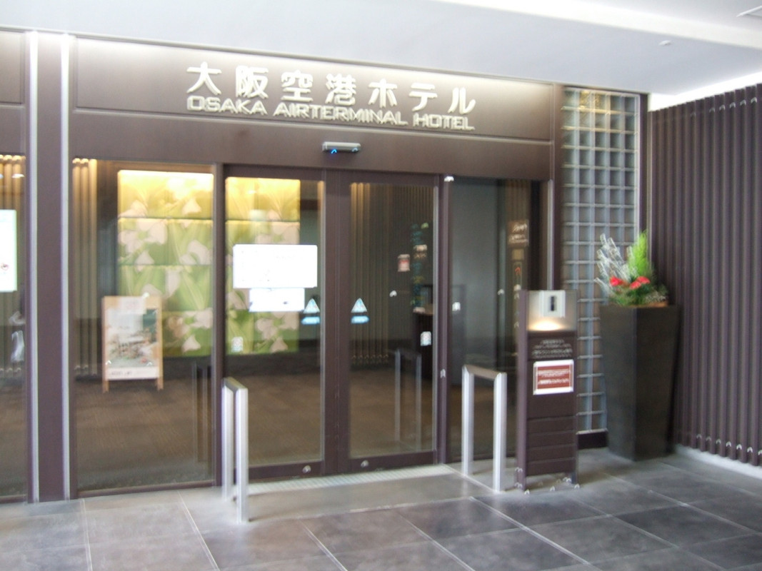 １階の中央ブロックにも入り口があります