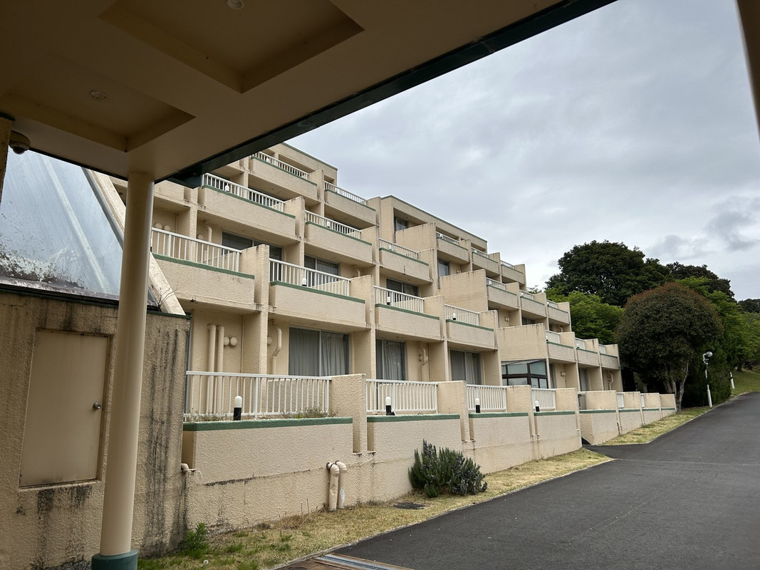 サウスウイングの外観です