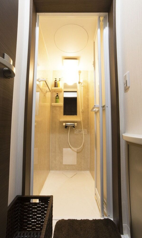 バスルームのシャワー