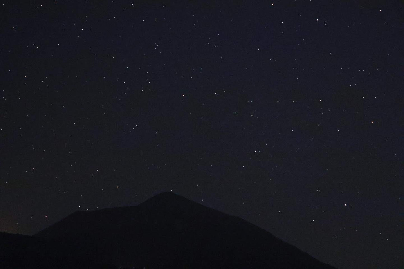霧島連山と満天の星空