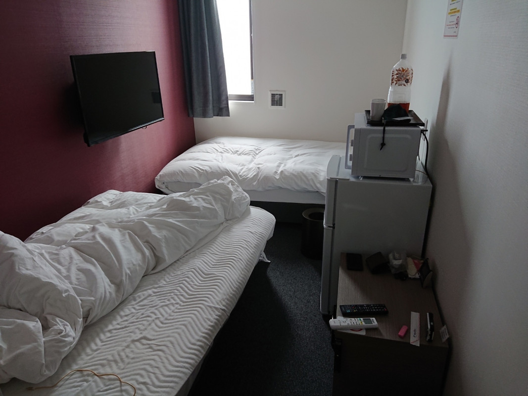 キャビンはいたって普通のビジネスホテルのよう。