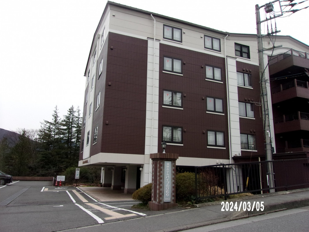 門を入ったときの外観です。