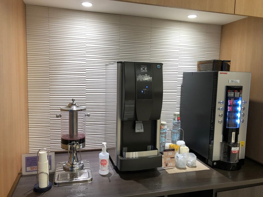 無料の珈琲と葡萄ジュース