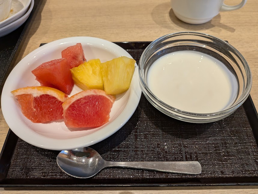 フルーツとヨーグルト