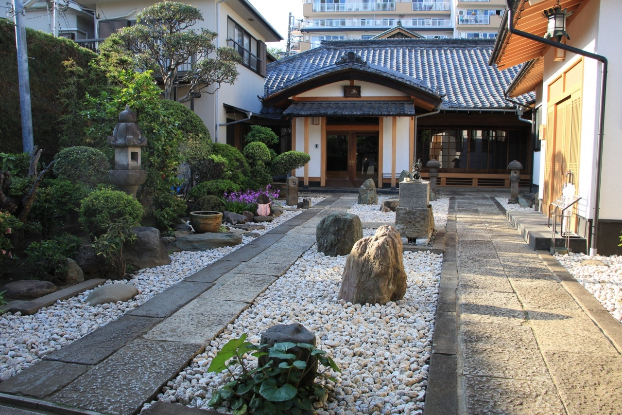 広尾商店街にひっそり佇む歴史を感じる場所2212885
