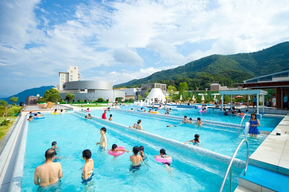 季節問わず温泉プールを楽しめる♪遊び場いっぱいのホテル4758398