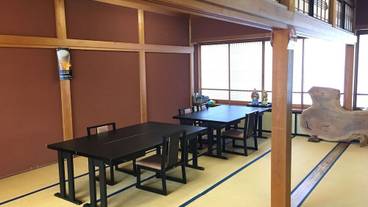 旅館のお食事処 / 4