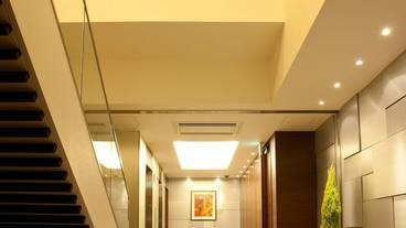 内部エントランス / 2