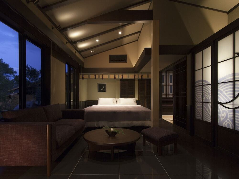 月の侘び寂びを感じられる宿4261049